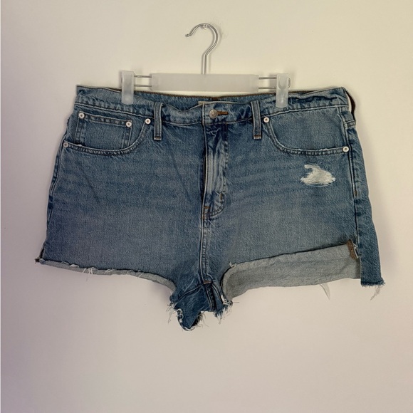MADEWELL Relaxed Denim Shorts Womens 32 Distressed Light Wash Raw Hem Cotton - Picture 1 of 7